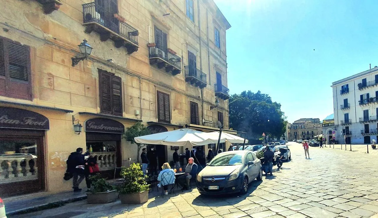 Garibaldi Rooms 29 - Piazza Marina A Palermo - In Pieno Centro. 2*,