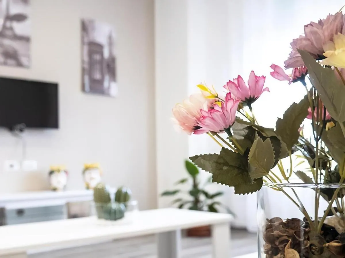 ** Guest house Garibaldi Rooms 29 - Piazza Marina A Palermo - In Pieno Centro. Italy